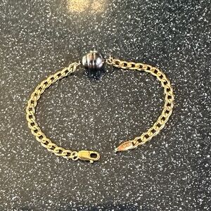 Gold Chain Bracelet with Black Pearl